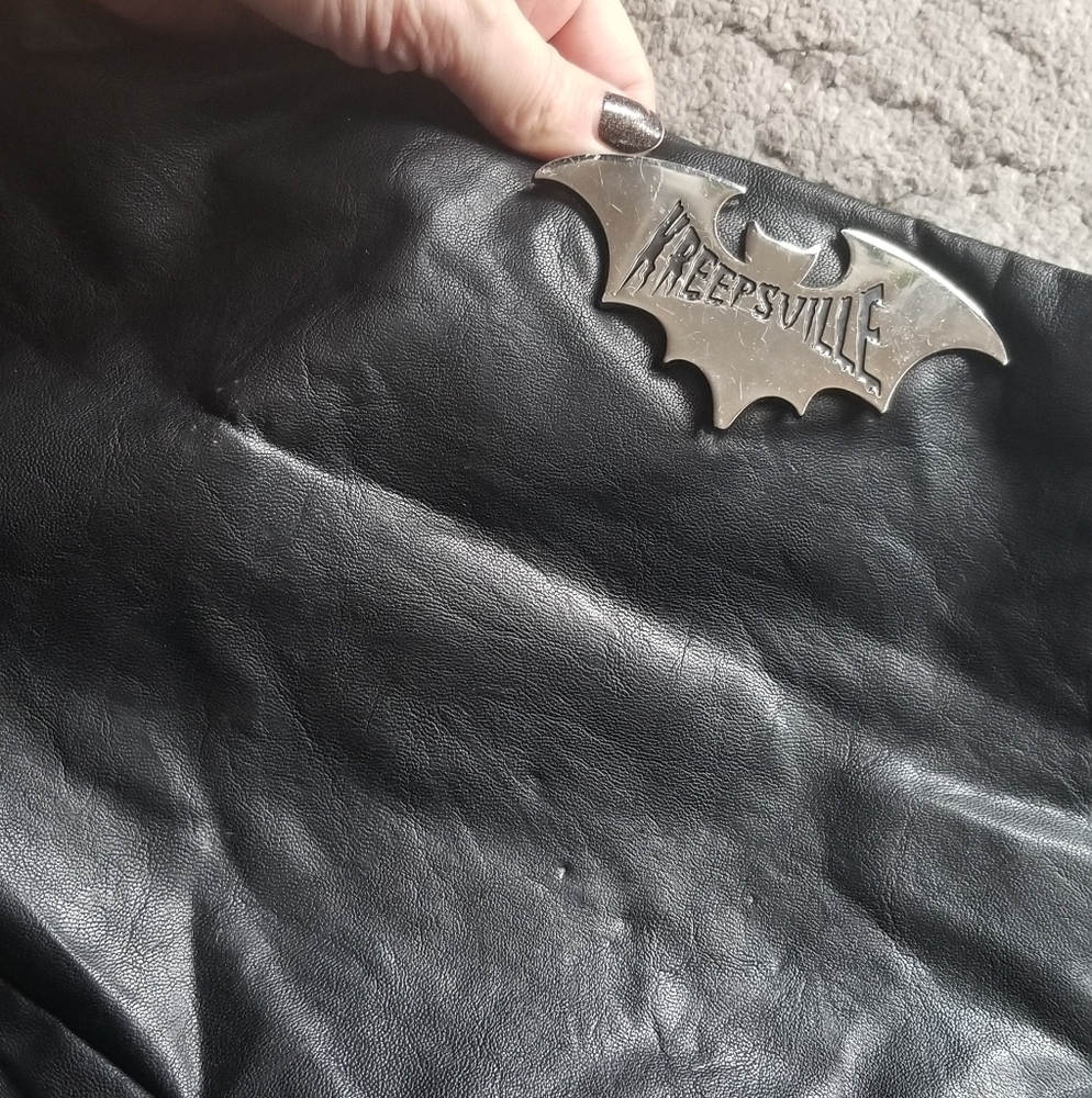 Kreepsville bat shoulder bag - Picture 2 of 10